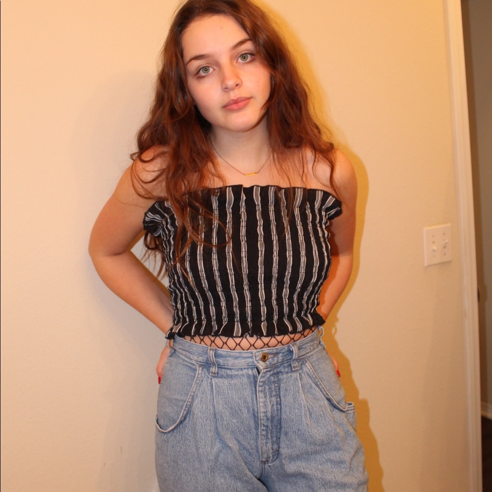 Flattering striped sleeveless crop top